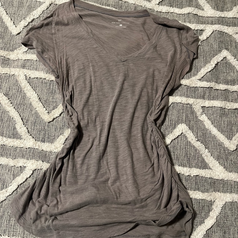 New York & Company Charcoal Short Sleeve V-Neck Top